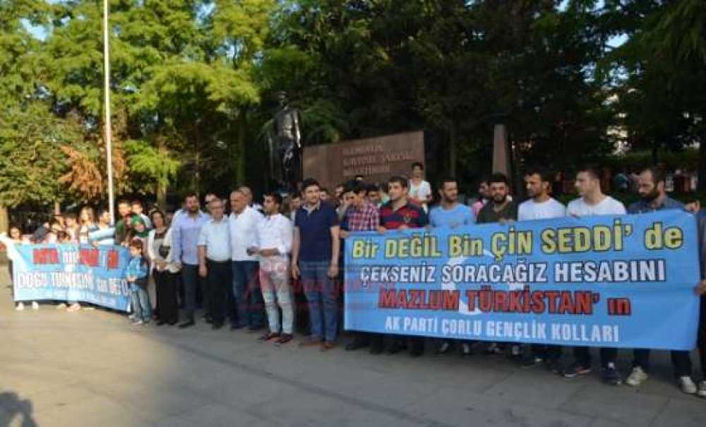 Ak Partili Gençlerden Çin Protestosu