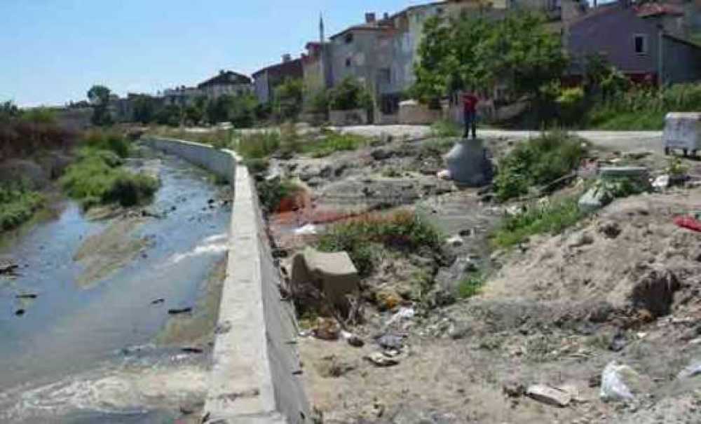 Kanalizasyon Dereye Akıyor
