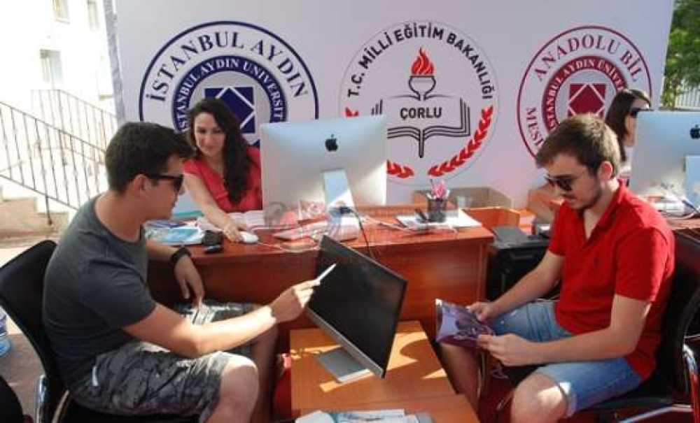 İstanbul Aydın Üniversitesi'nden Çorlu'da Tercih Merkezi