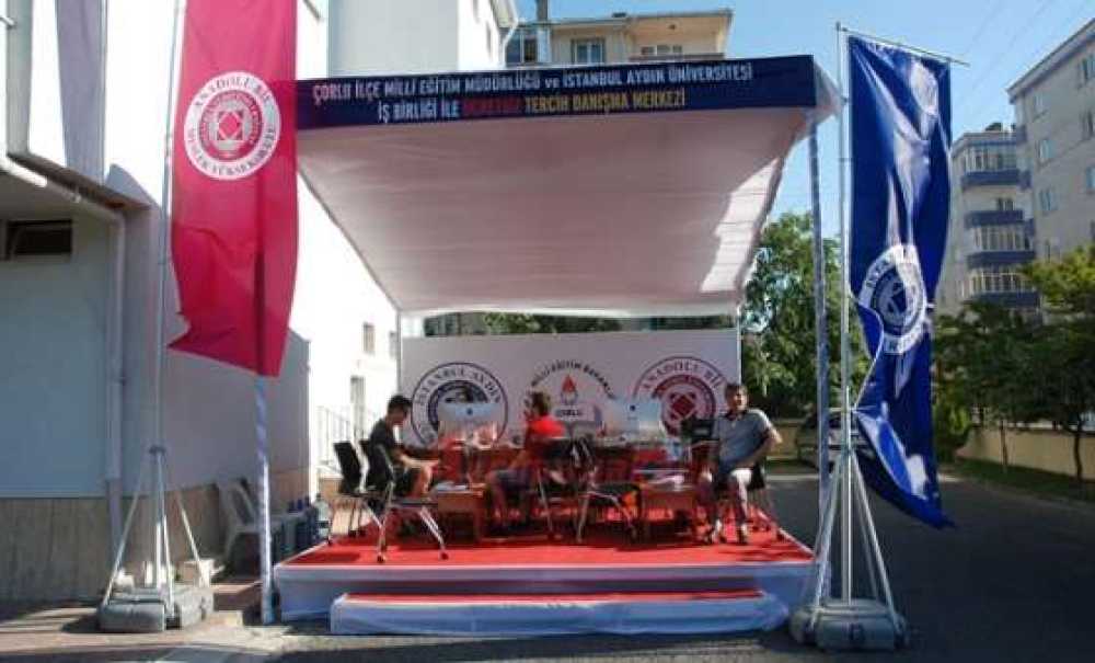 İstanbul Aydın Üniversitesi'nden Çorlu'da Tercih Merkezi