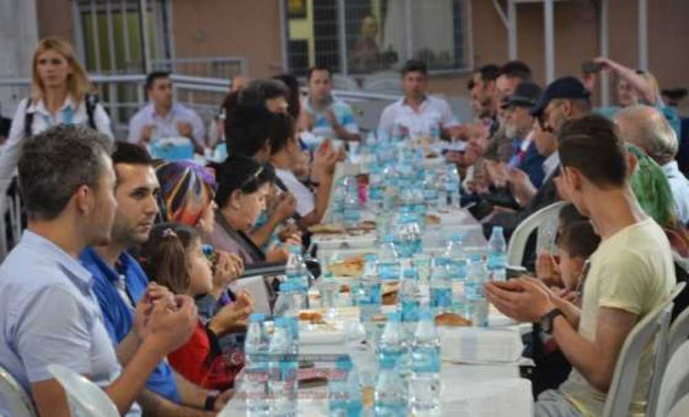 Keskin Ailesinden İftar Yemeği