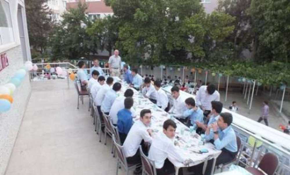 Bahçelievler Camiinden Çocuk İftarı