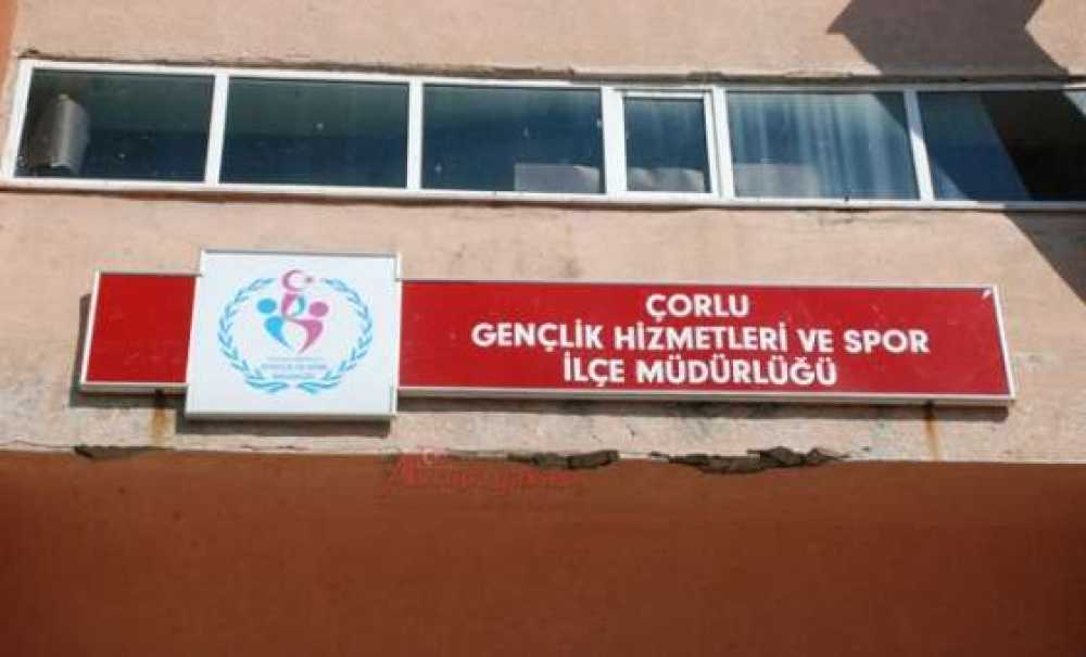 Çorlu Kapalı Spor Salonu Tadilat Bekliyor