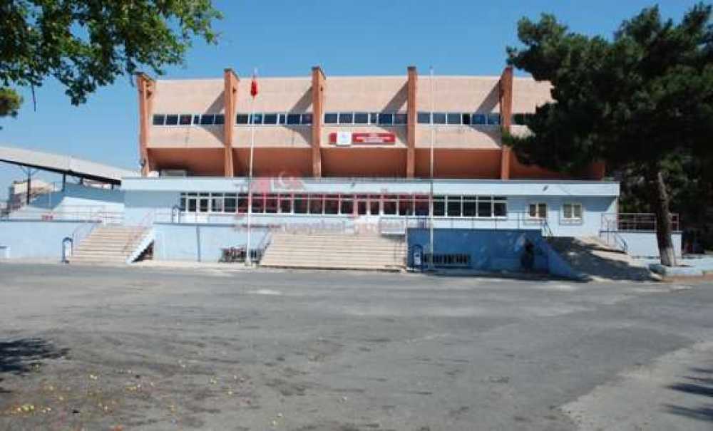 Çorlu Kapalı Spor Salonu Tadilat Bekliyor