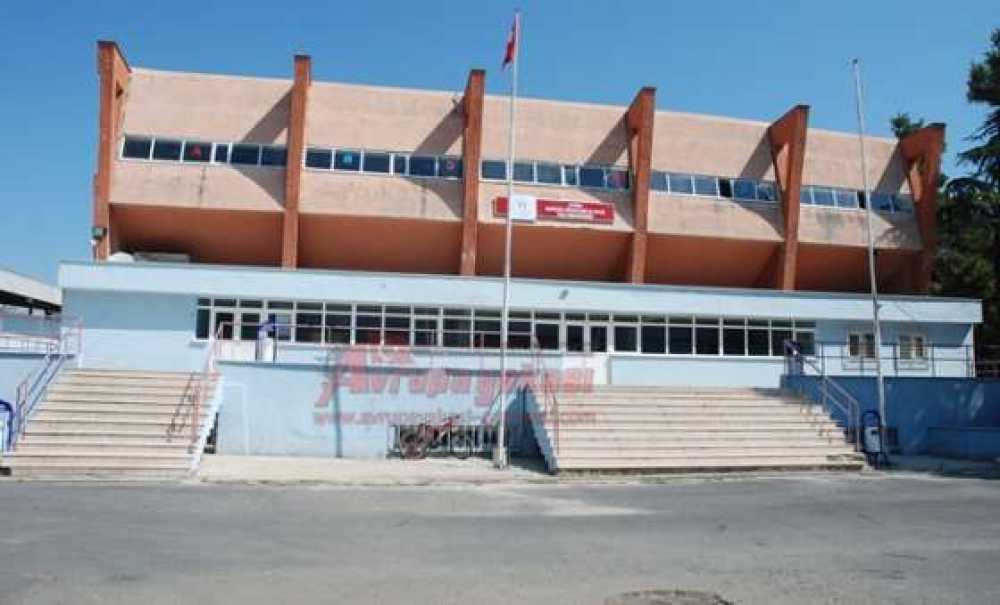 Çorlu Kapalı Spor Salonu Tadilat Bekliyor