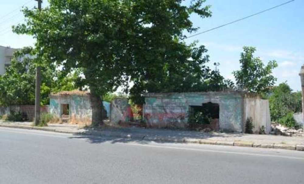 Yıkılmış Binalar Tehlike Saçıyor