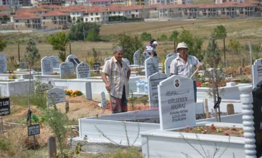 Mezarlıklarda Bayram Temizliği