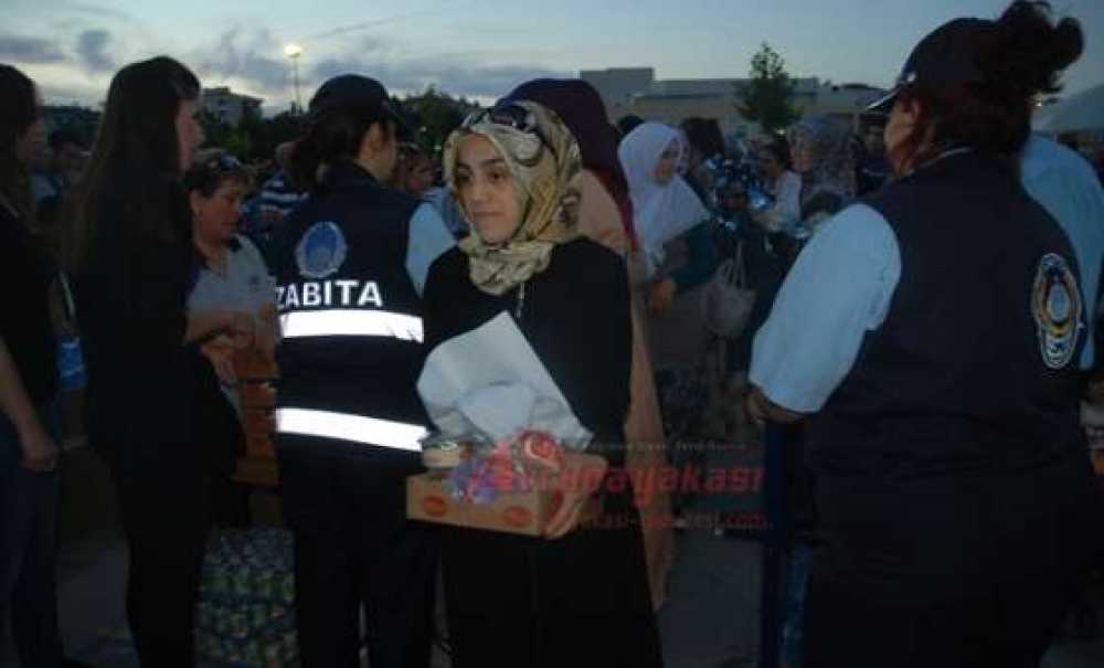 Cumhuriyet Parkında Kadir Gecesi Coşkusu