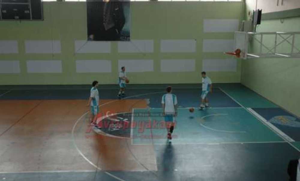 Basketbol Maçına Elektrik Molası