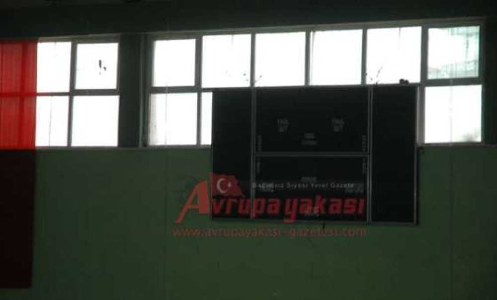 Basketbol Maçına Elektrik Molası