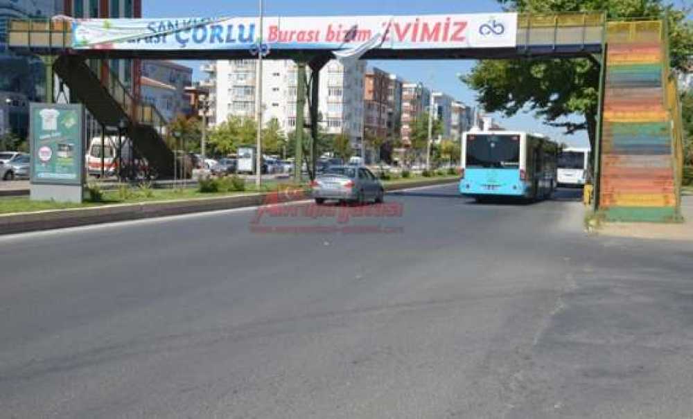 Rengarenk Boyanan Üst Geçit Merdivenleri Bakım Bekliyor