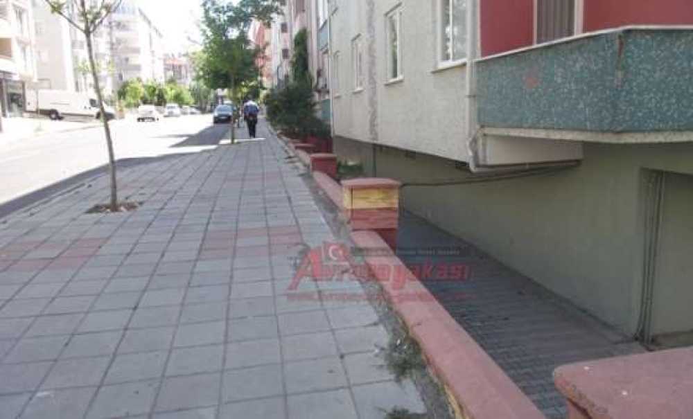 Kaldırım Seviyesinde Kalan İstinat Duvarları Tehlike Oluşturuyor