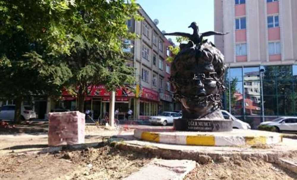 Uğur Mumcu Parkı`nda Düzenleme Çalışmaları Sürüyor