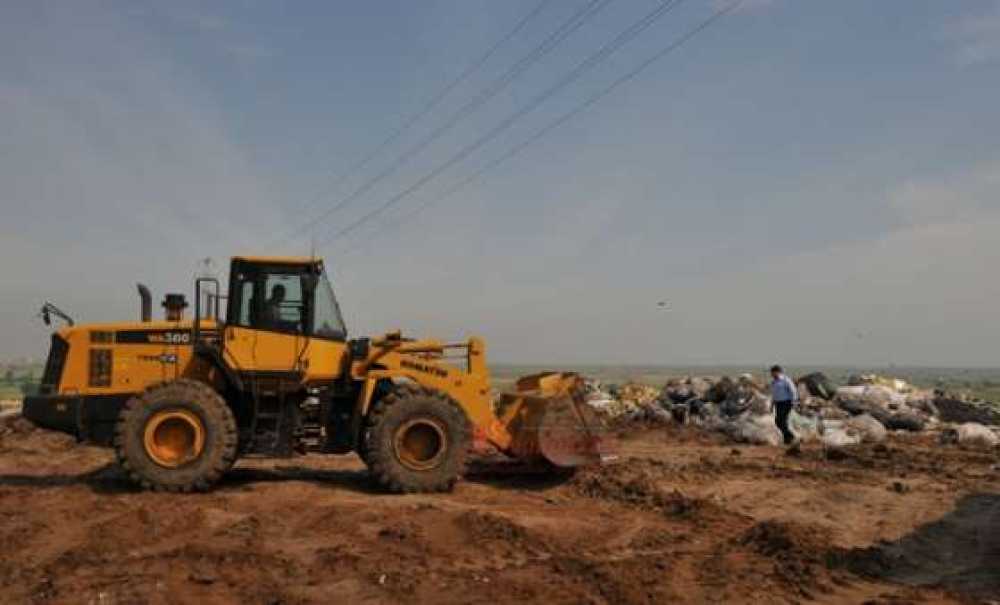 Buram Buram Çöp Kokuyor