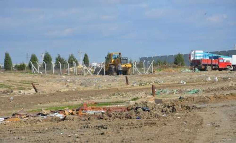 Buram Buram Çöp Kokuyor