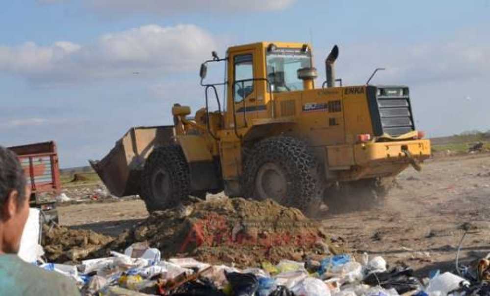 Buram Buram Çöp Kokuyor