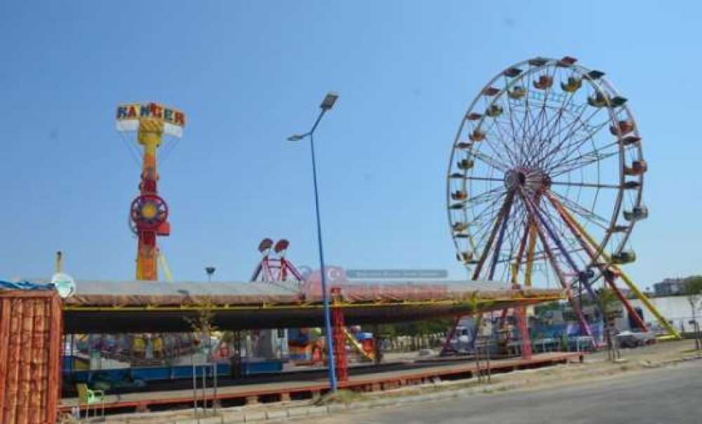 Cumhuriyet Parkına Lunapark