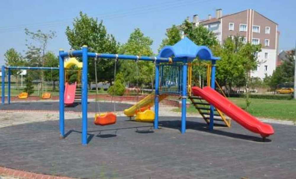 Sıcak Hava Çocuk Parklarını Boşalttı