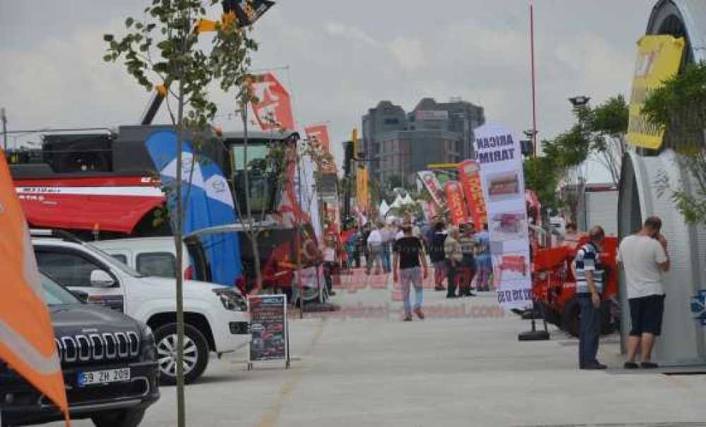 Auto Show Ve Tarım Fuarı Ziyaretçi Akınına Uğruyor