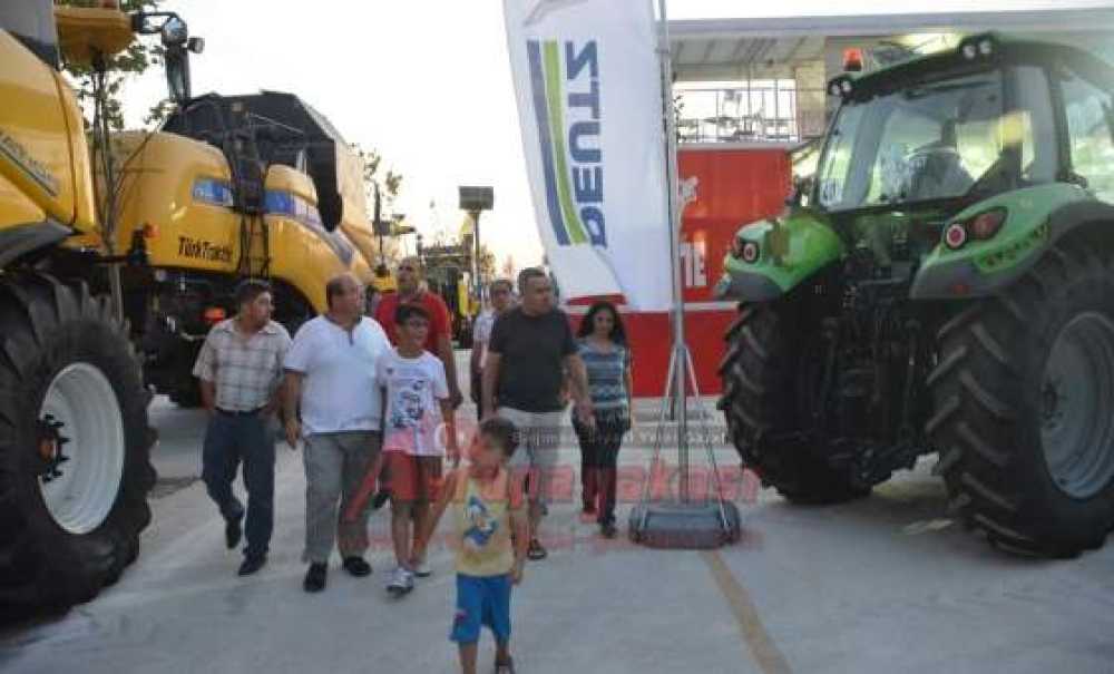 Auto Show Ve Tarım Fuarı Ziyaretçi Akınına Uğruyor