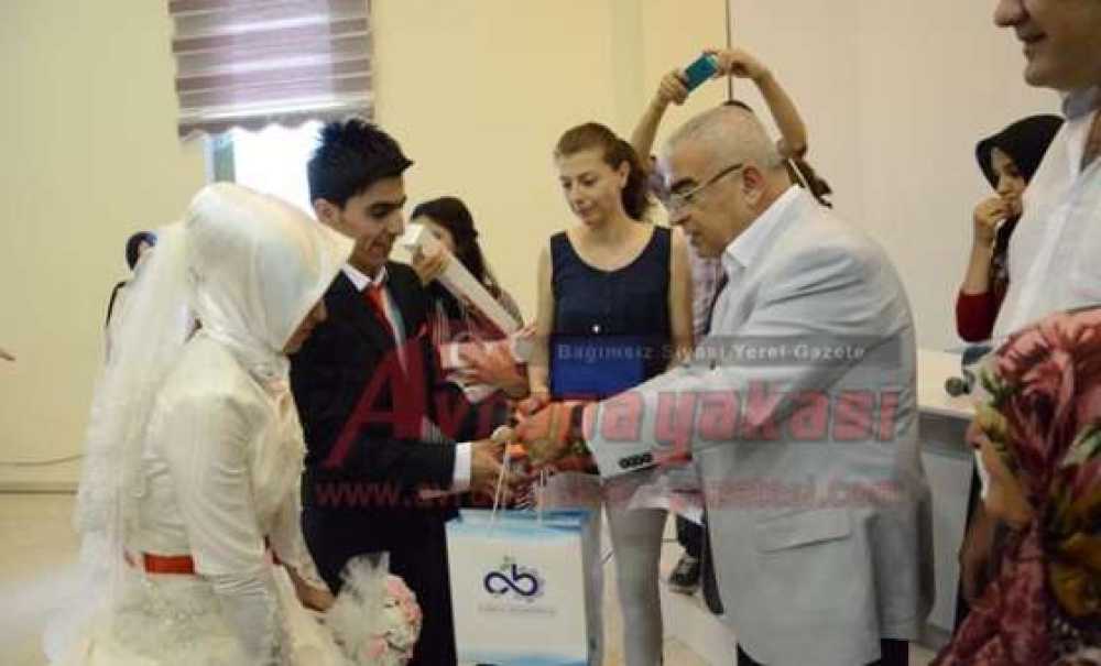 21 Çift Dünya Evine Girdi