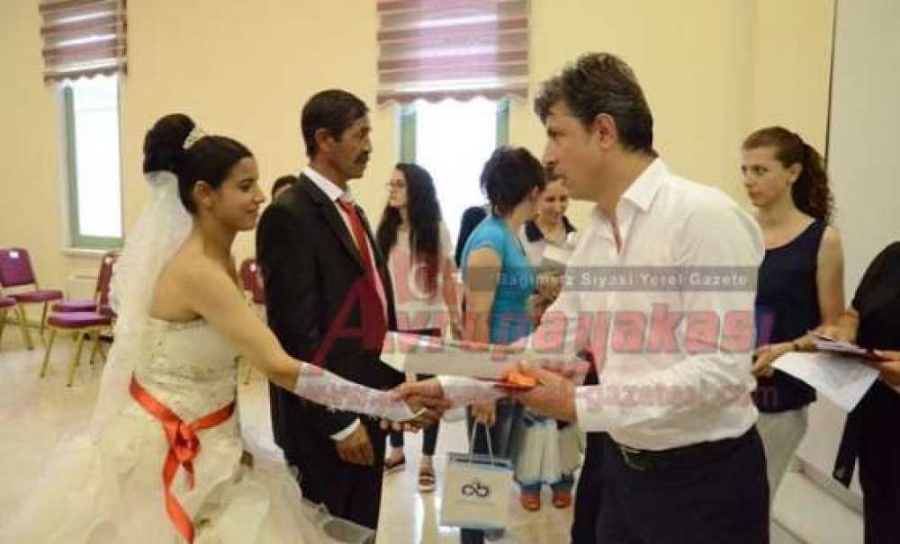 21 Çift Dünya Evine Girdi