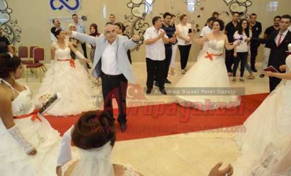 21 Çift Dünya Evine Girdi