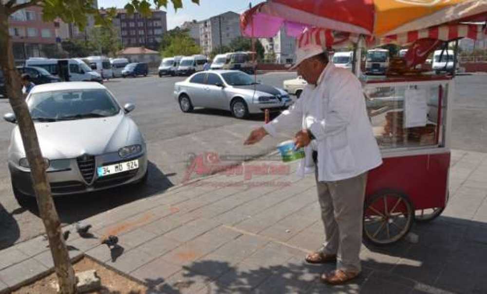 Otogarın Simitçi Amcası