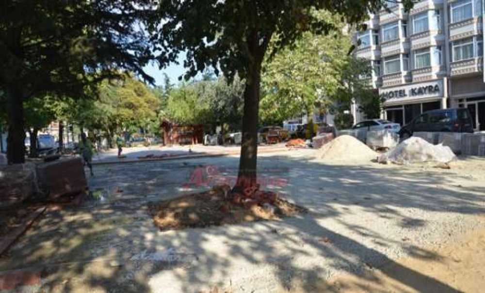 Uğur Mumcu Parkı Taş Yığını Oluyor