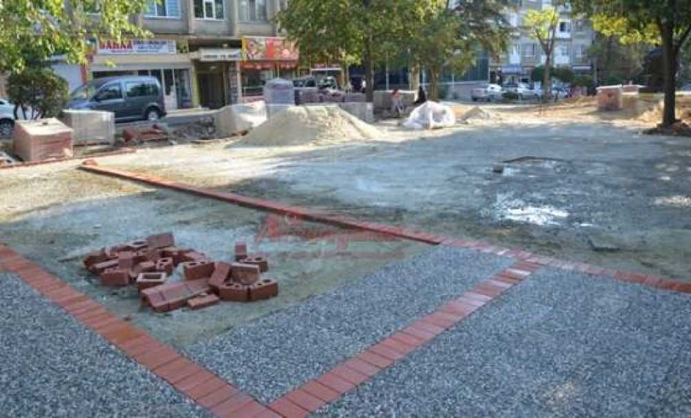 Uğur Mumcu Parkı Taş Yığını Oluyor