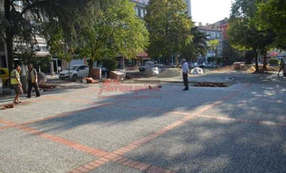 Uğur Mumcu Parkı Taş Yığını Oluyor