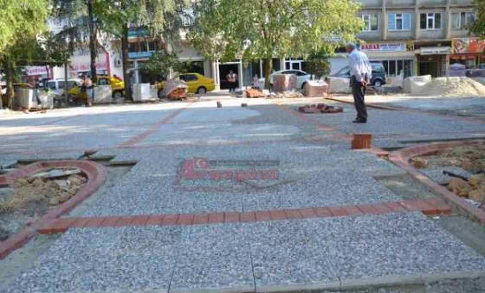 Uğur Mumcu Parkı Taş Yığını Oluyor