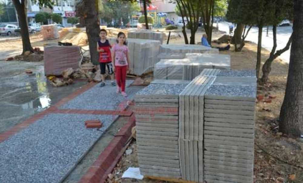 Uğur Mumcu Parkı Taş Yığını Oluyor