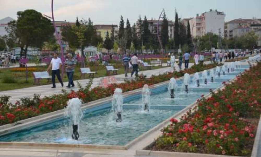 Akşamları Dolu, Gündüzleri Boş