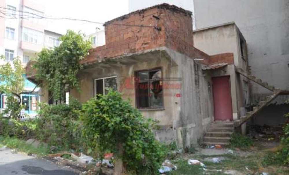 Metruk Evler Tehlike Saçıyor