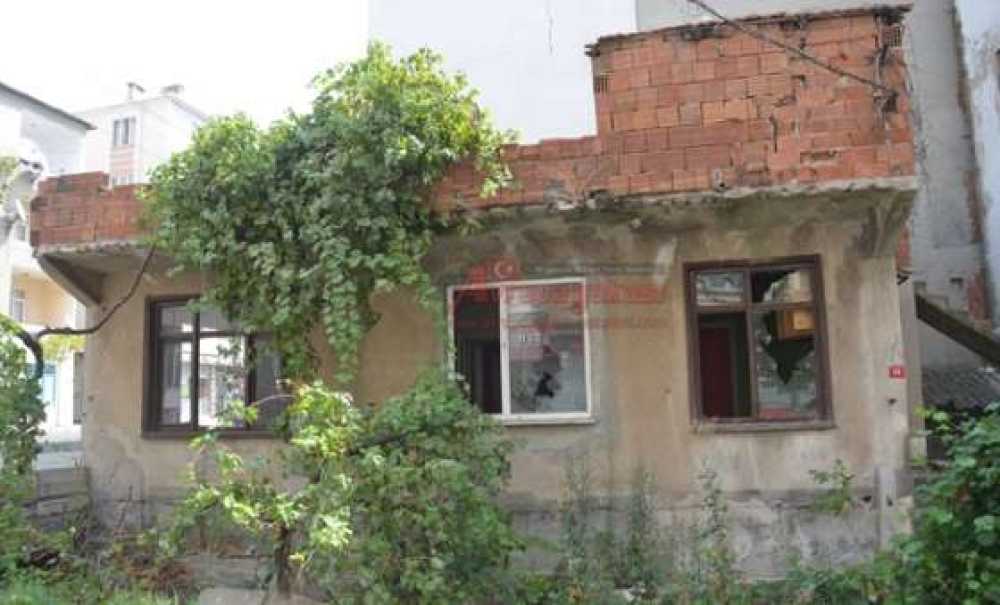 Metruk Evler Tehlike Saçıyor