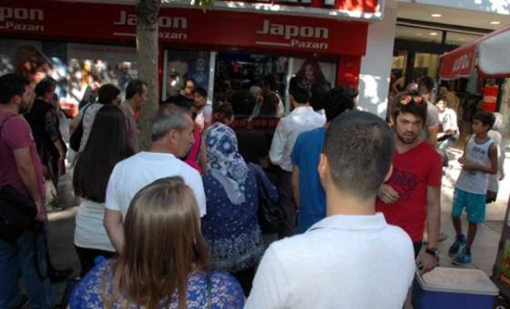 Sevgilisinden Ayrıldı Yapmadığı Kalmadı