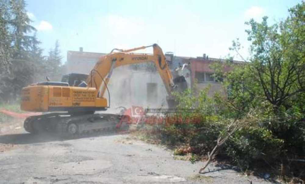 Eski Hastanenin Yıkım Çalışmaları Başladı