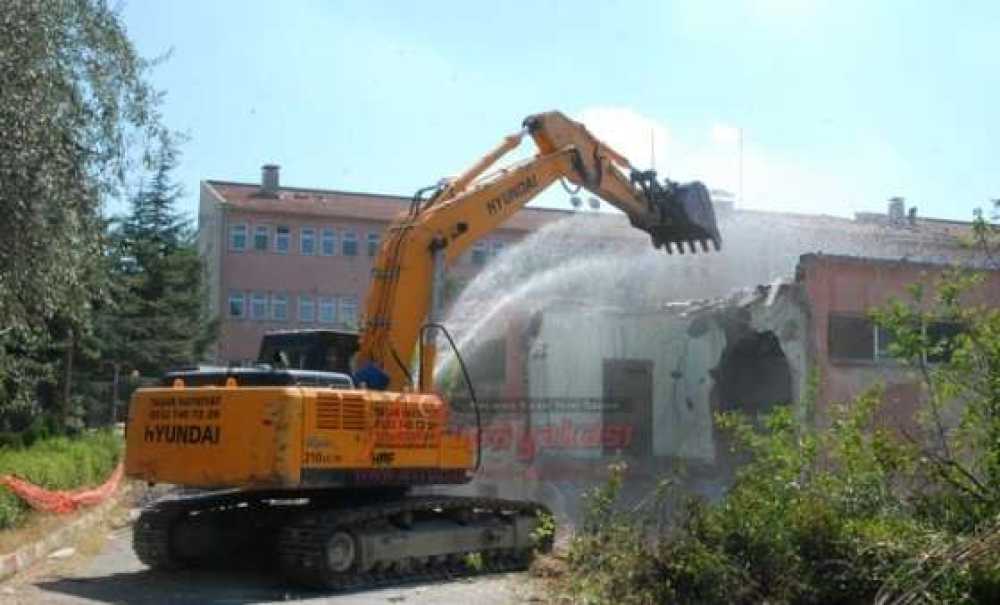 Eski Hastanenin Yıkım Çalışmaları Başladı