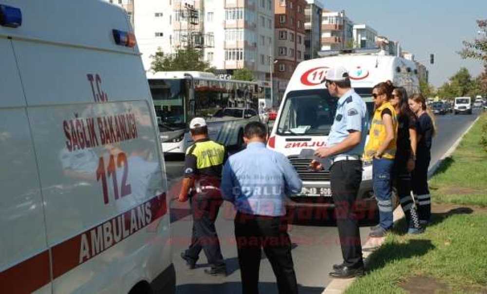 Ambulans Ile Belediye Otobüsü Çarpıştı