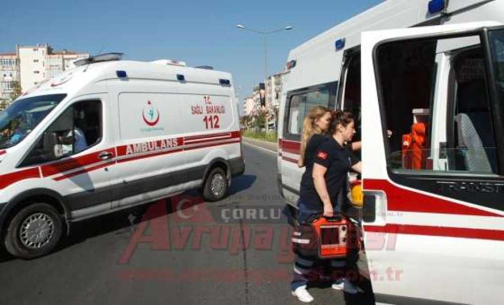 Ambulans Ile Belediye Otobüsü Çarpıştı