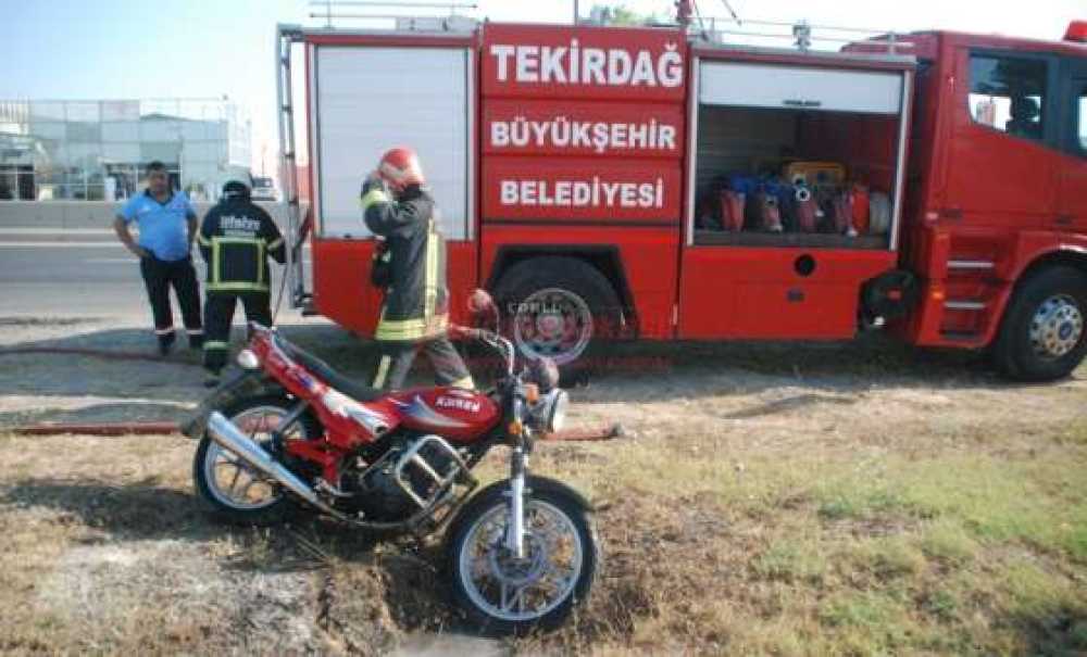 Polise Kızdı Motosikletini Yakmaya Çalıştı