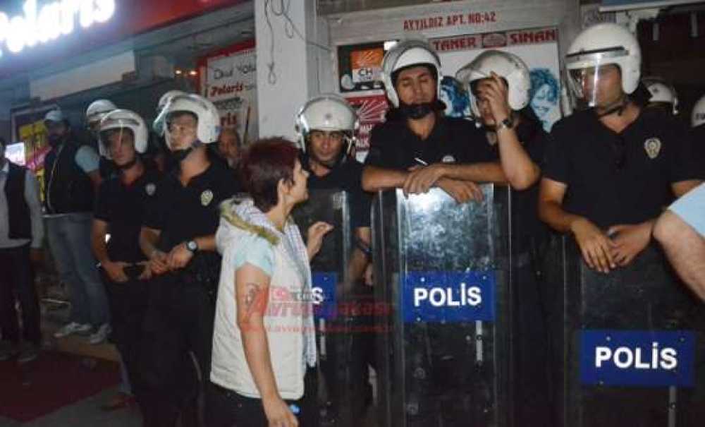 Hdp İl Başkanını Polis Linçten Kurtardı (Görüntülü Haber)