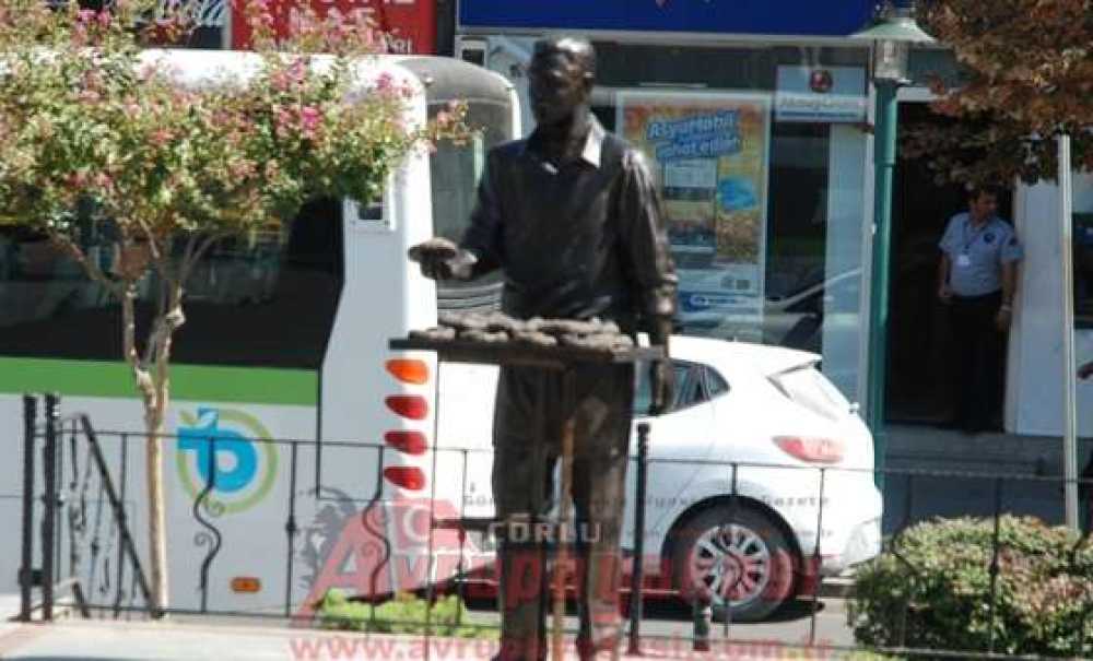 Nostaljik Heykelin Simidini Aldılar