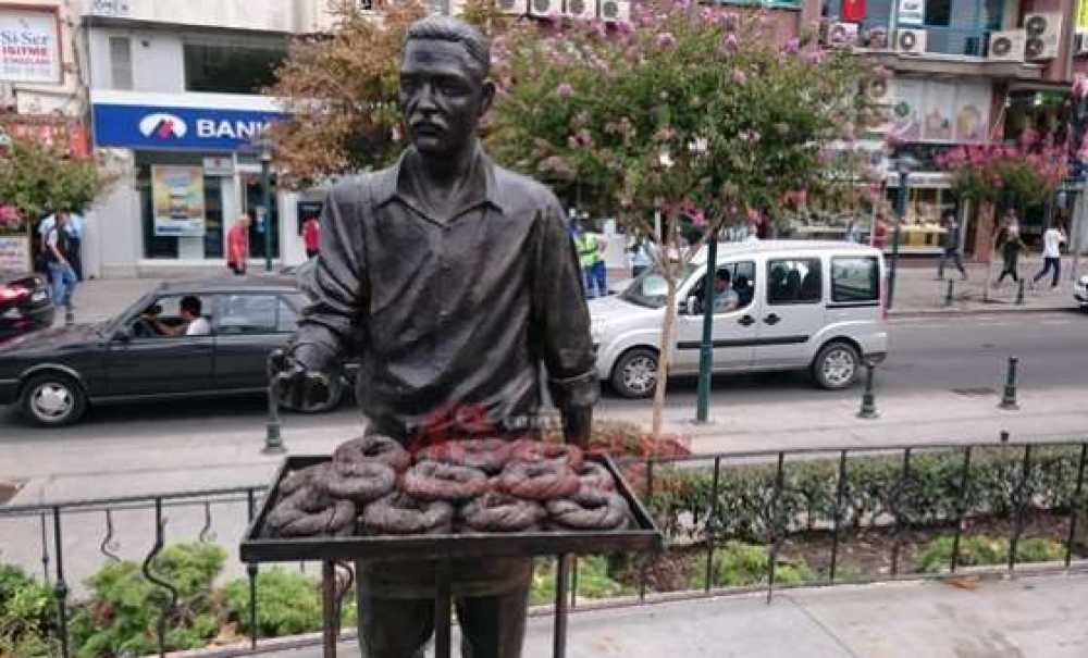 Nostaljik Heykelin Simidini Aldılar