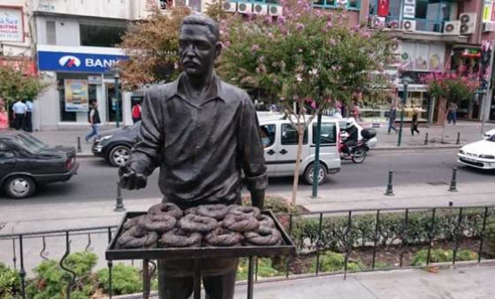 Nostaljik Heykelin Simidini Aldılar