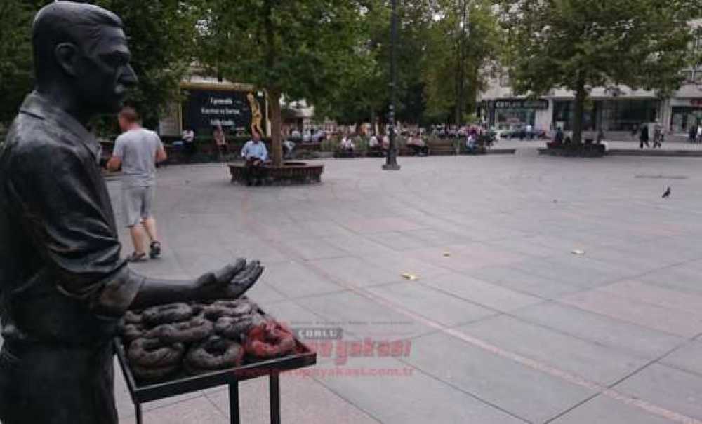 Nostaljik Heykelin Simidini Aldılar