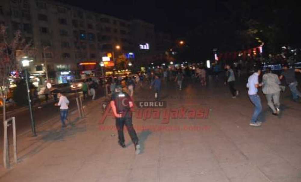 Çevik Kuvvetin Arasına Daldı (Görüntülü Haber)