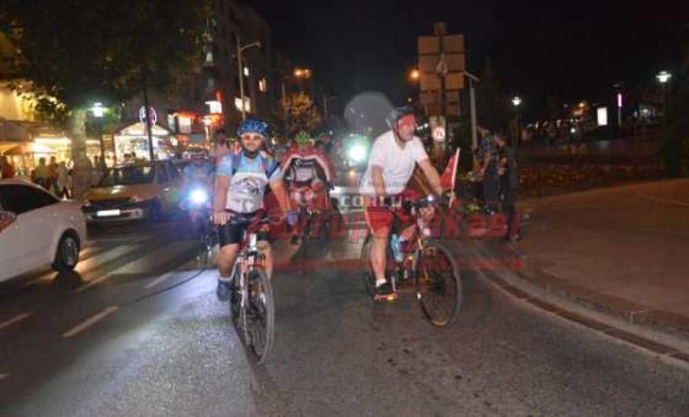 Bisikletçiler Teröre Lanet Okudu