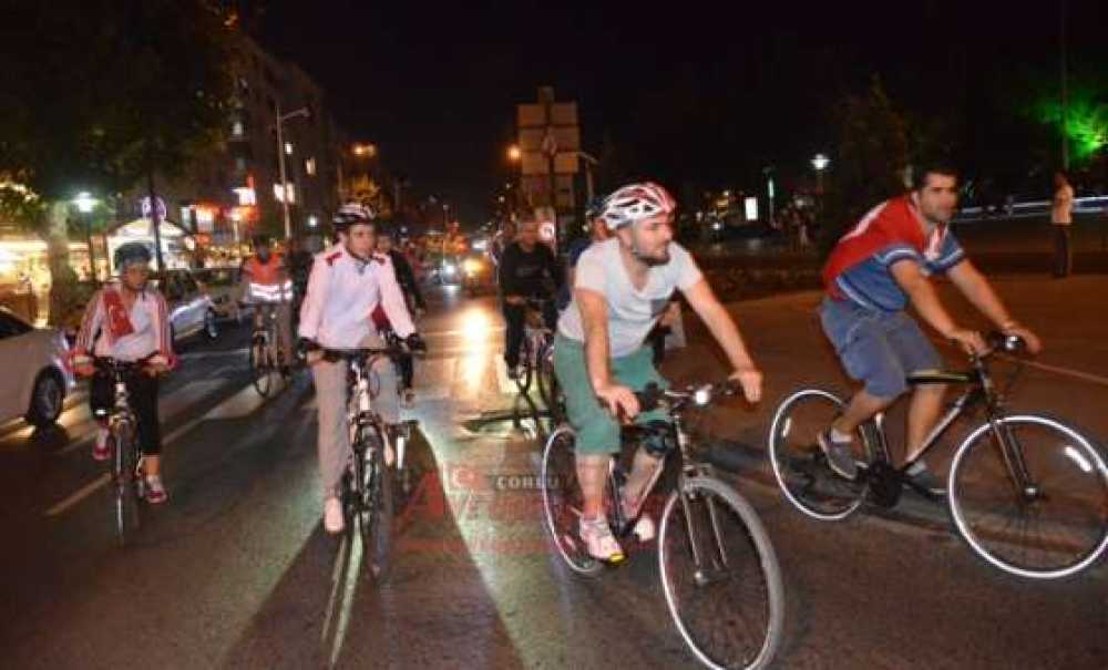 Bisikletçiler Teröre Lanet Okudu